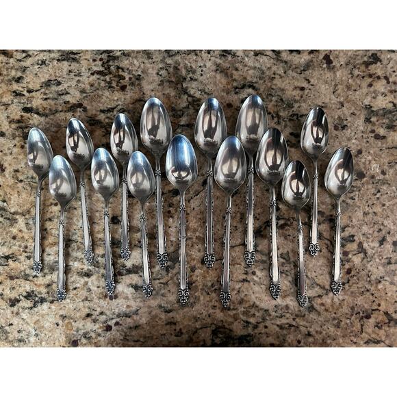 Vintage Ekco Eterna Mary Ellen Stainless Steel Soup Spoons & Tablespoons - Picture 1 of 3